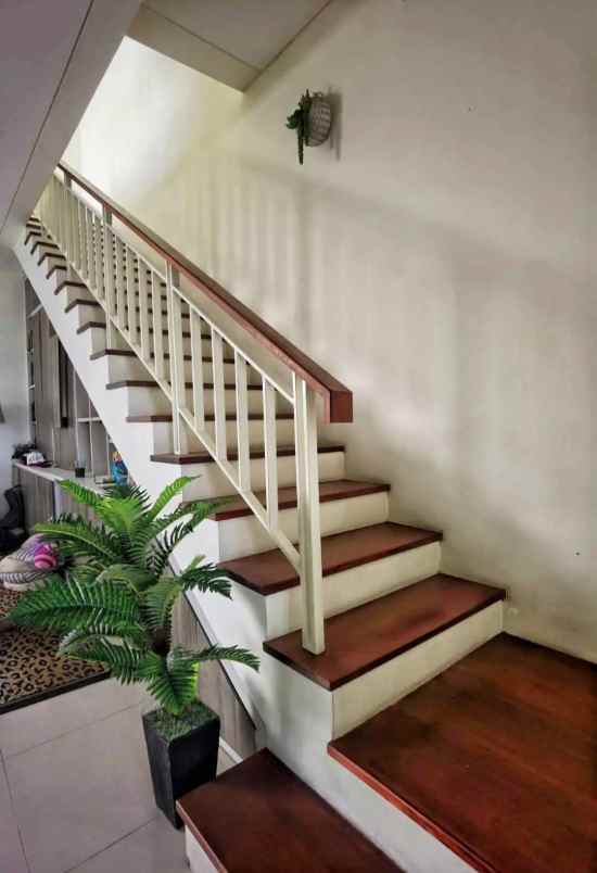 dijual rumah roya residence kel babatan