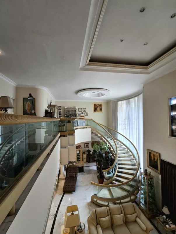 dijual rumah rumah di mega kuningan