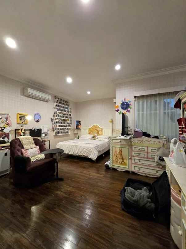 dijual rumah rumah di mega kuningan