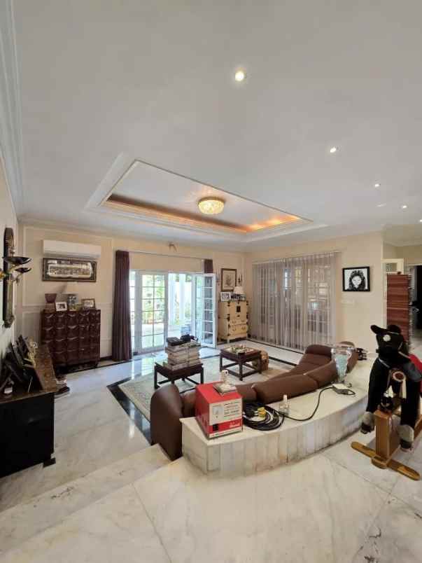 dijual rumah rumah di mega kuningan