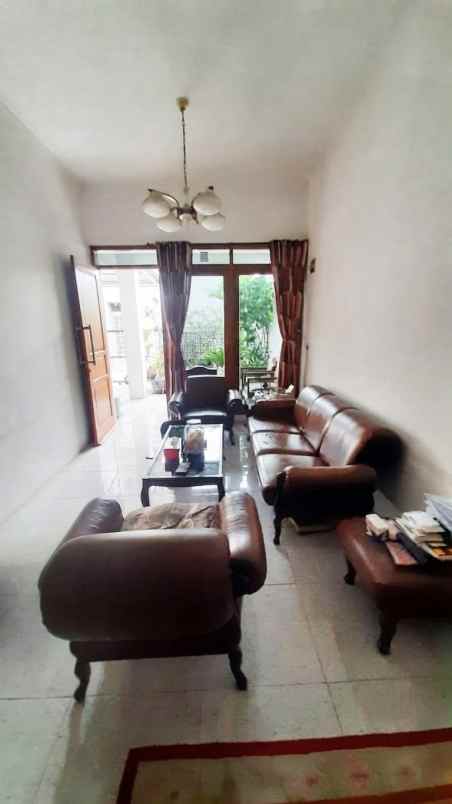 dijual rumah rumah strategis di sekitar