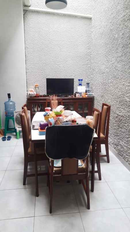 dijual rumah rumah strategis di sekitar