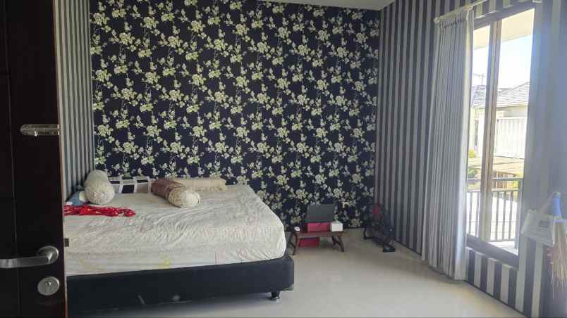 dijual rumah san antonio