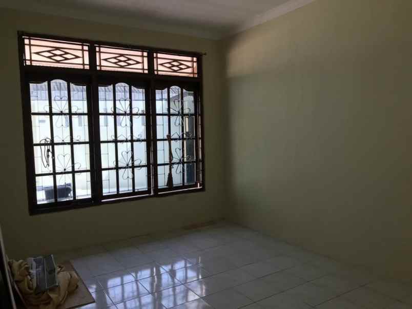 dijual rumah sawah lama ciputat