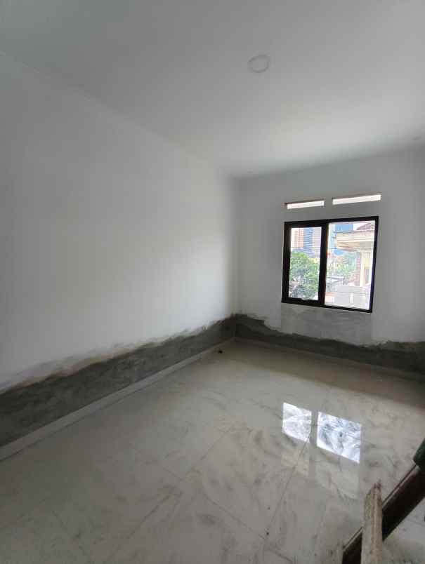 dijual rumah sayap turangga