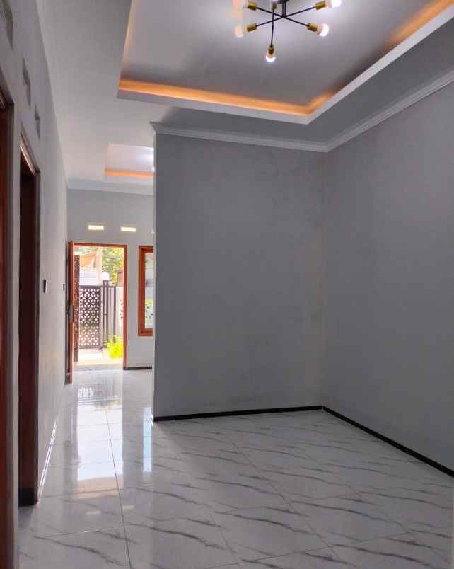 dijual rumah selomartani