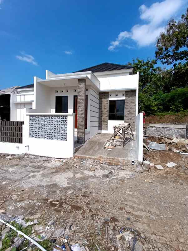 dijual rumah sendang sarj