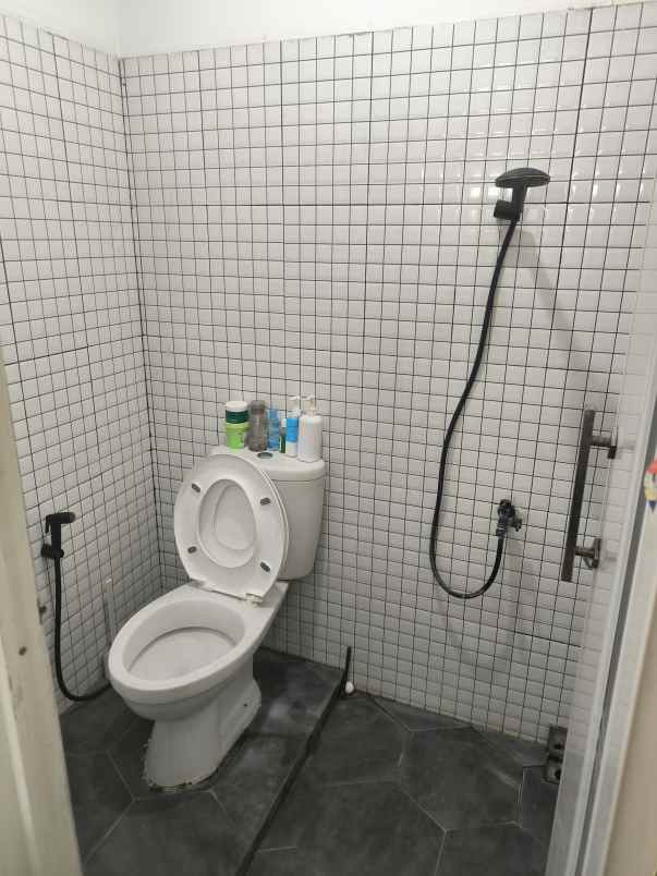 dijual rumah siap huni 2 lantai area tambun selatan