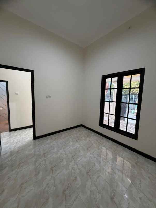 dijual rumah siap huni kemlaten sby selatan