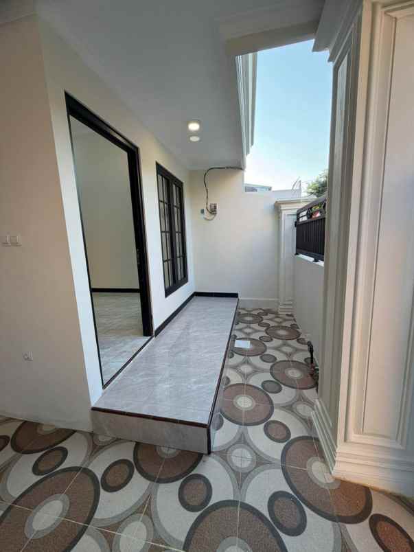 dijual rumah siap huni kemlaten sby selatan