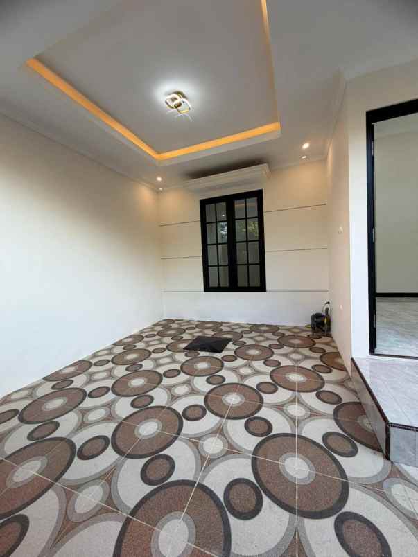dijual rumah siap huni kemlaten sby selatan