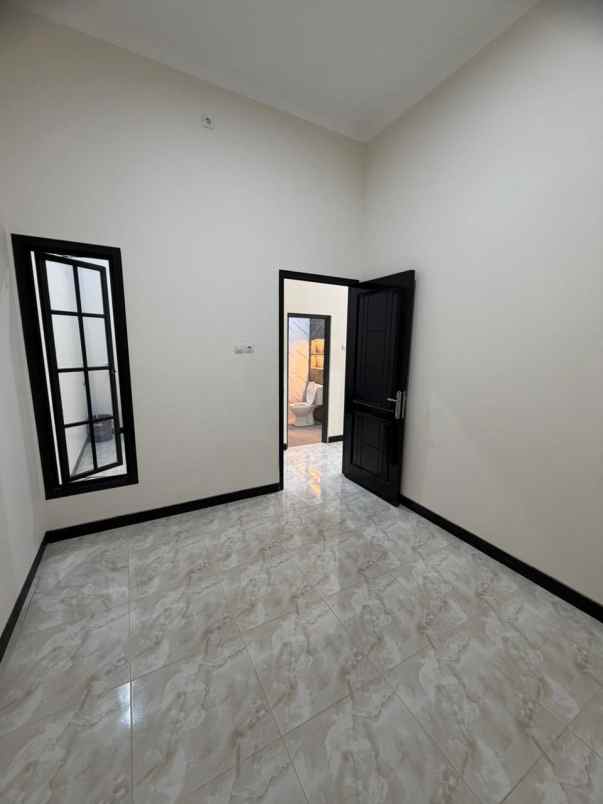 dijual rumah siap huni kemlaten sby selatan