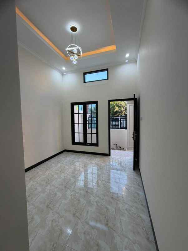 dijual rumah siap huni kemlaten sby selatan