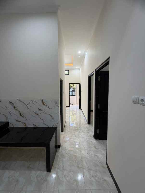 dijual rumah siap huni kemlaten sby selatan