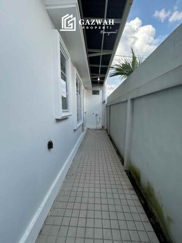 dijual rumah siap huni lokasi strategis