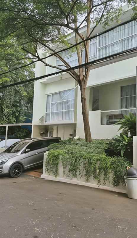 dijual rumah siap pakai di jl joe jagakarsa jaksel