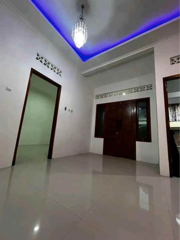 dijual rumah sidomoyo