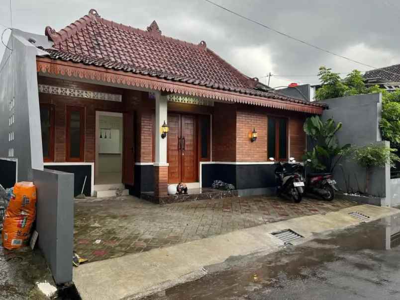 dijual rumah sidomoyo