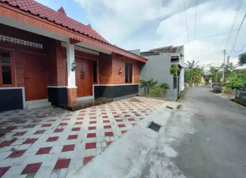 dijual rumah sidomoyo