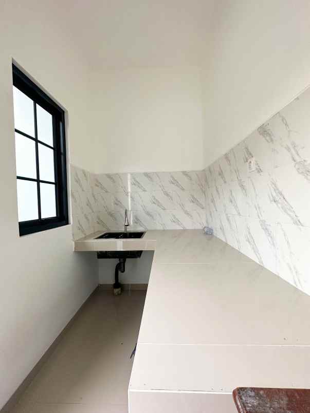 dijual rumah srengseng sawah