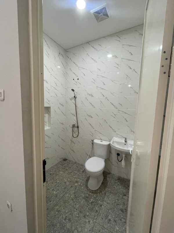 dijual rumah sutorejo prima