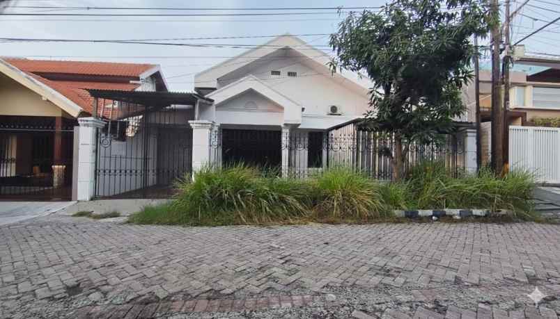 dijual rumah sutorejo utara