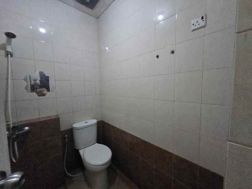 dijual rumah suvarna sutera cikupa