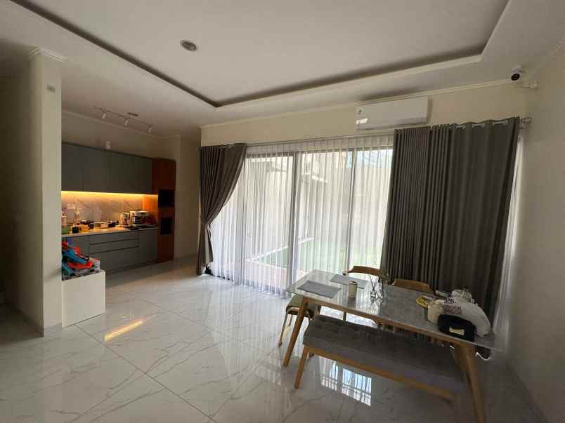 dijual rumah suvarna sutera tangerang