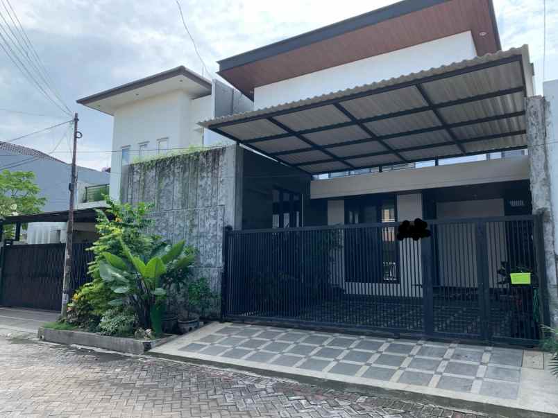 dijual rumah tenggilis