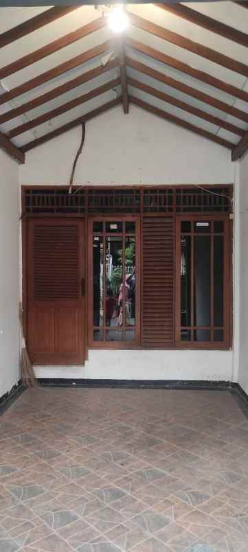 dijual rumah tinggal lokasi di pondok benda