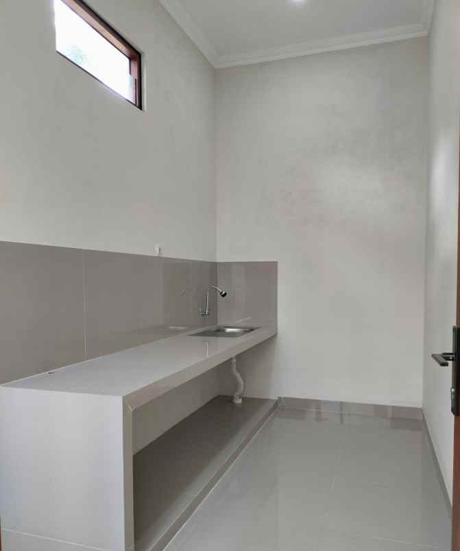 dijual rumah tirtoadi