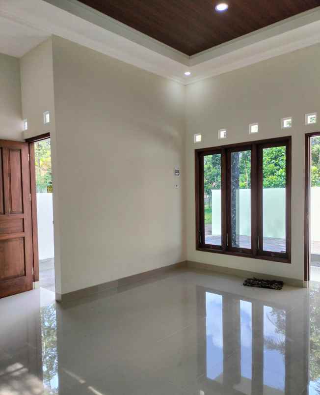 dijual rumah tirtoadi