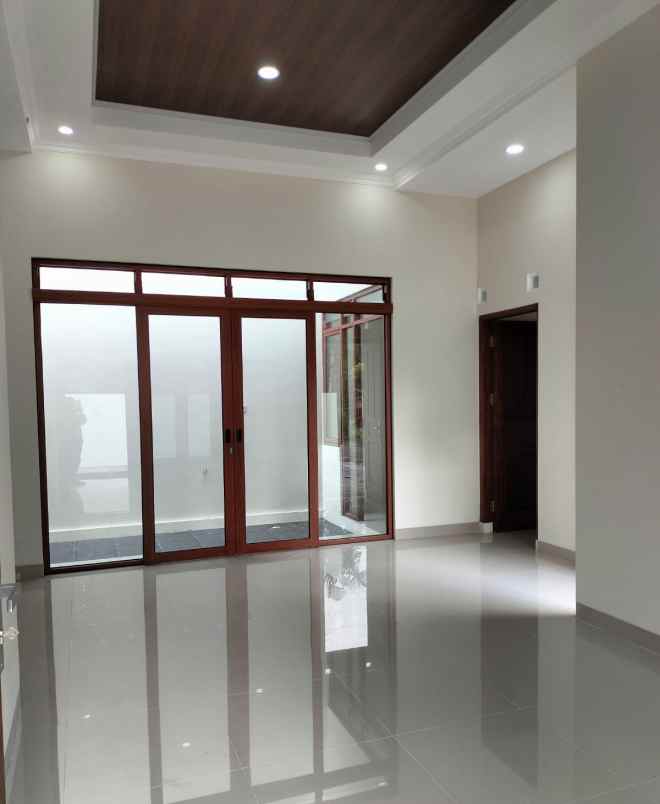 dijual rumah tirtoadi