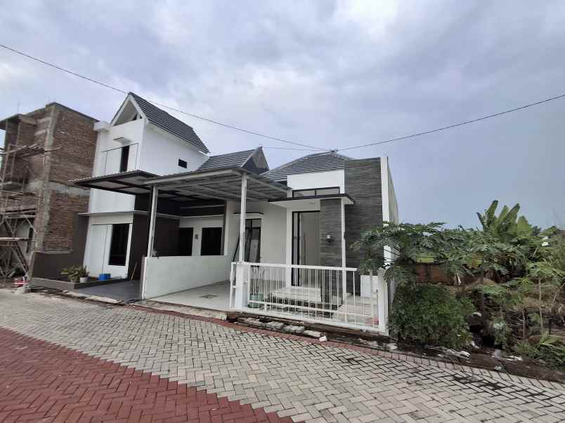 dijual rumah trunuh klaten selatan