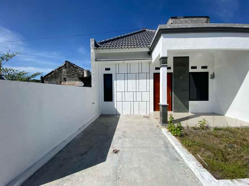 dijual rumah trunuh klaten selatan