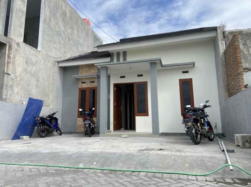 dijual rumah trunuh klaten selatan