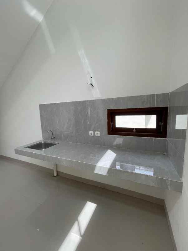 dijual rumah utara terminal