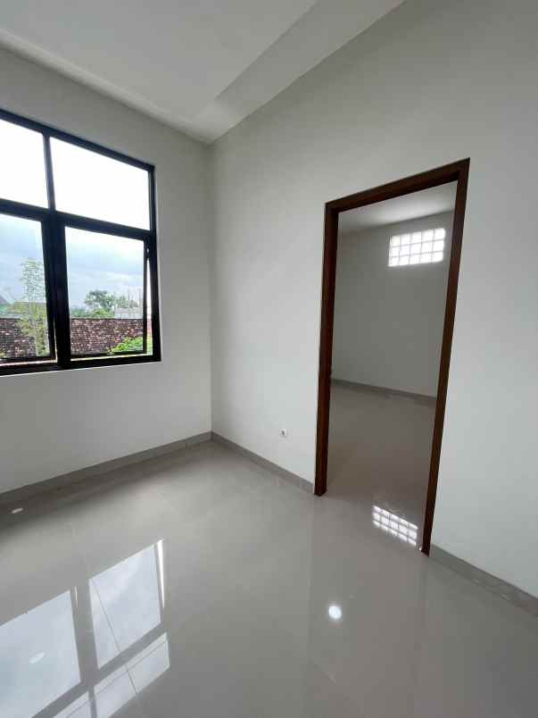 dijual rumah utara terminal