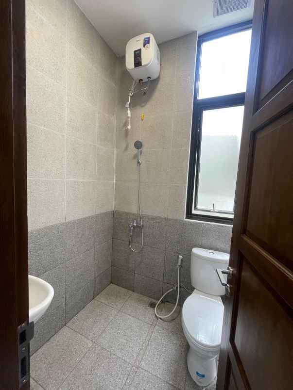 dijual rumah utara terminal