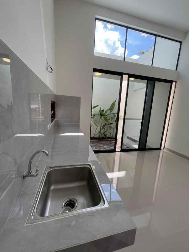 dijual rumah utara terminal