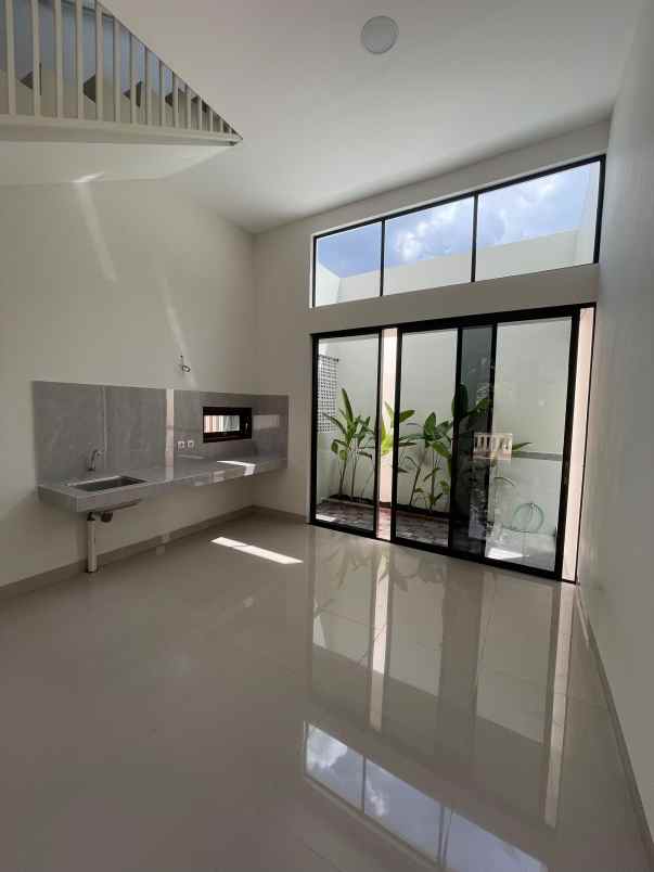 dijual rumah utara terminal