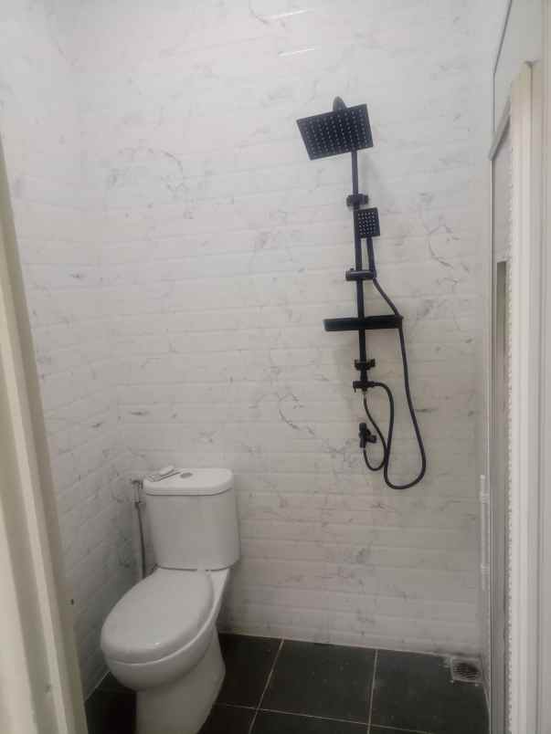 dijual rumah villa gading harapan bekasi