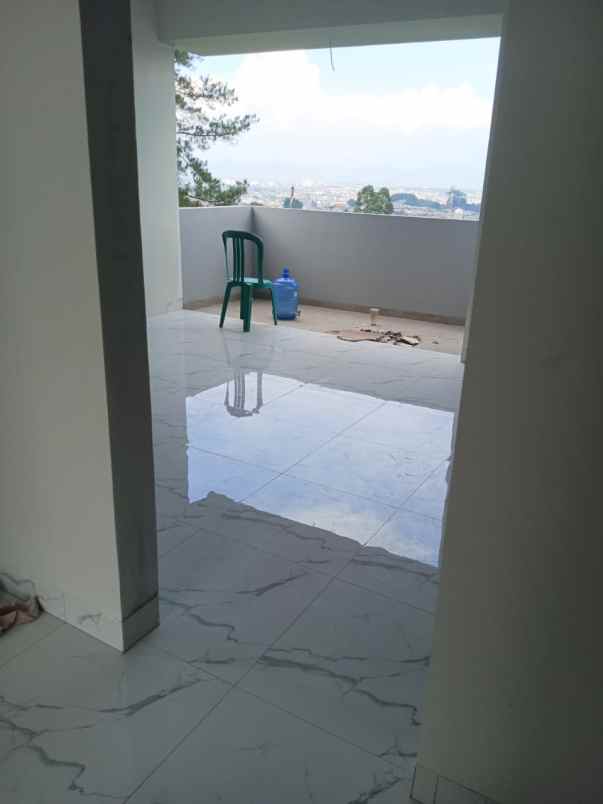 dijual rumah villa tropis dago