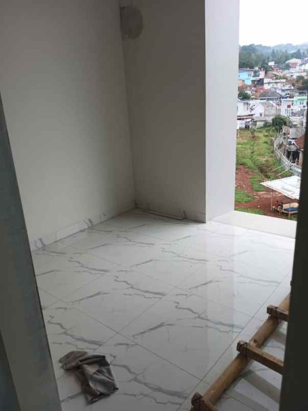 dijual rumah villa tropis dago