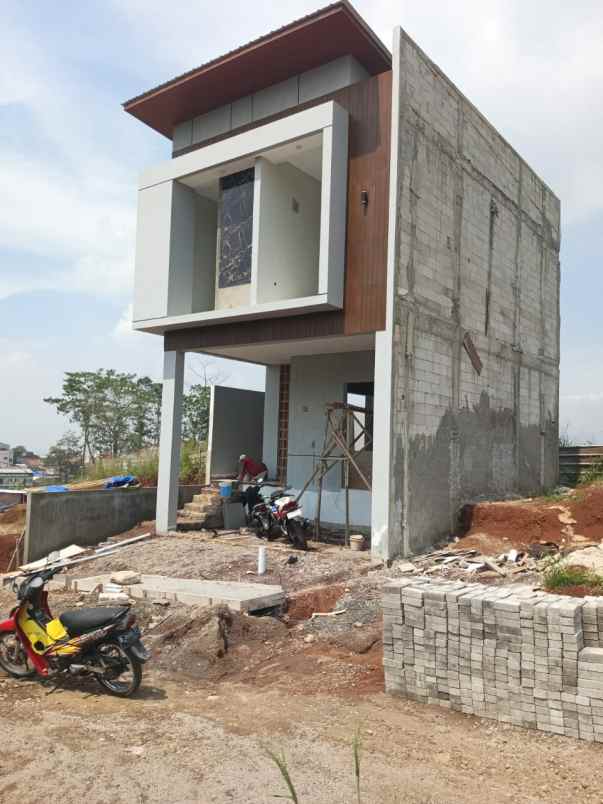 dijual rumah villa tropis dago
