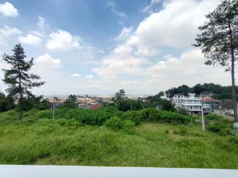 dijual rumah villa tropis dago