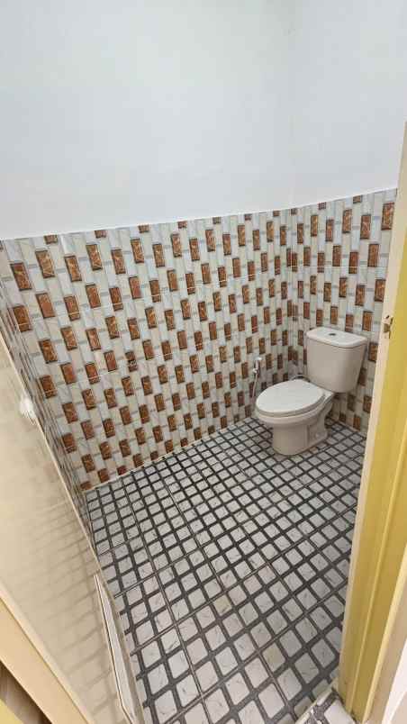 dijual rumah wisma asri