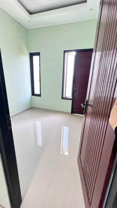 dijual rumah wisma tirta agung