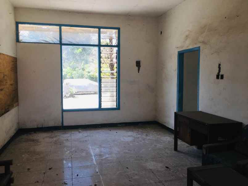 dijual tanah dan bangunan kosong seharga 16 milyard