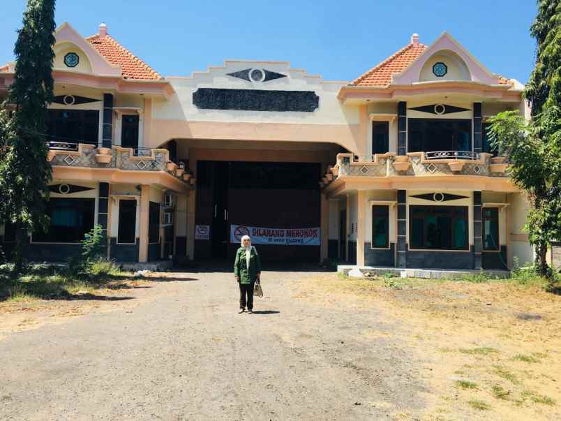 dijual tanah dan bangunan kosong seharga 8 milyard